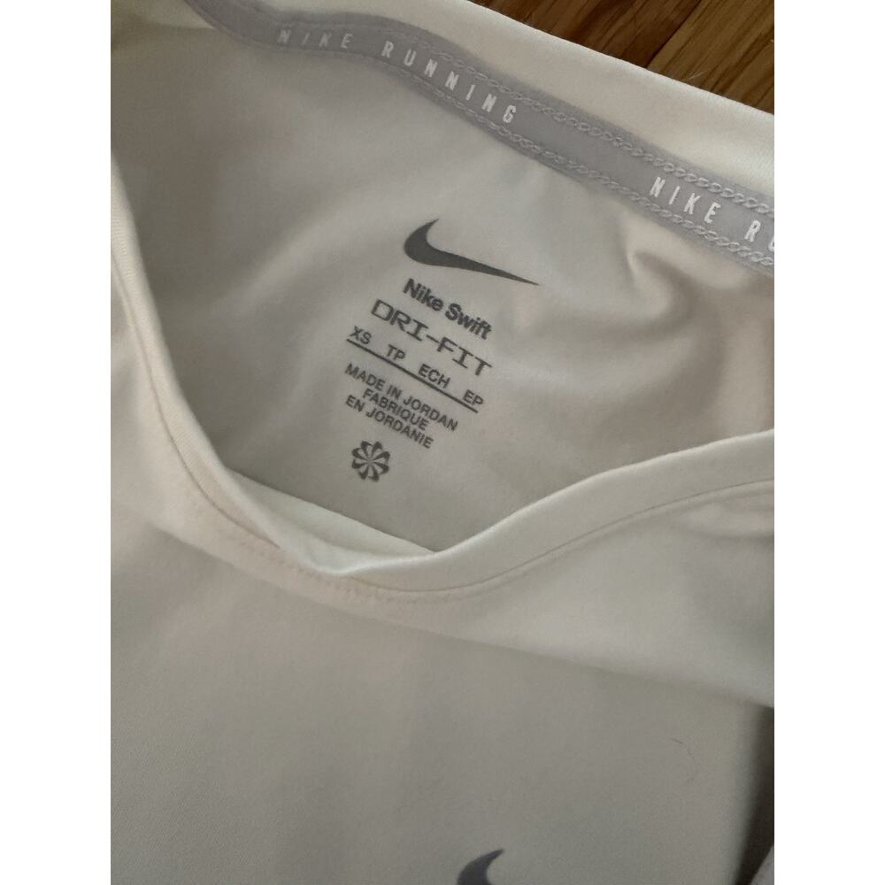 NEW NIKE SWIFT Women's Dri-FIT UV Long-Sleeve Crew-Neck Running Top XS MSRP $60 - Picture 3 of 5